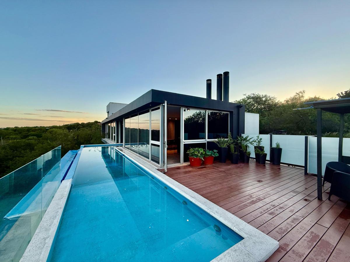 Exclusiva Casa en Country Cuatro Hojas - Privacidad, Lujo y Vistas Únicas 1
