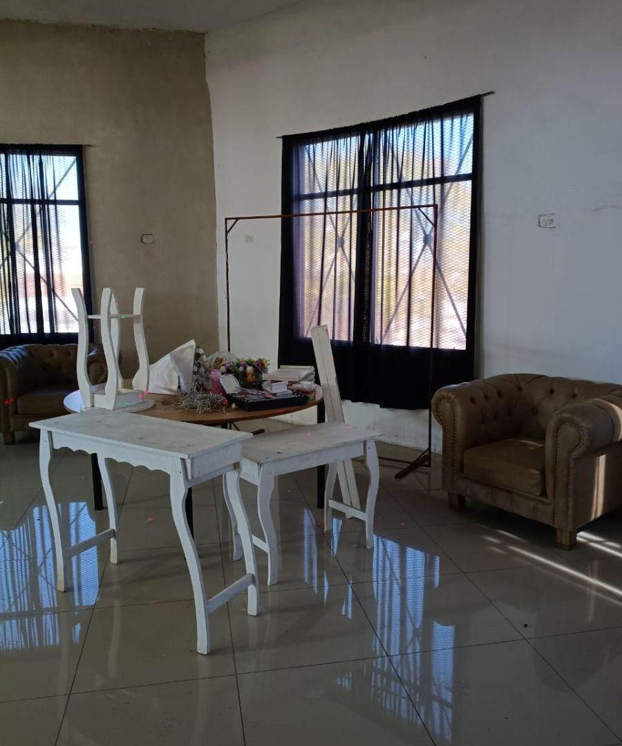 Foto de Salon De 180m2 Ubicado En Isidro Casanova, Partido De La Matanza., imagen 3