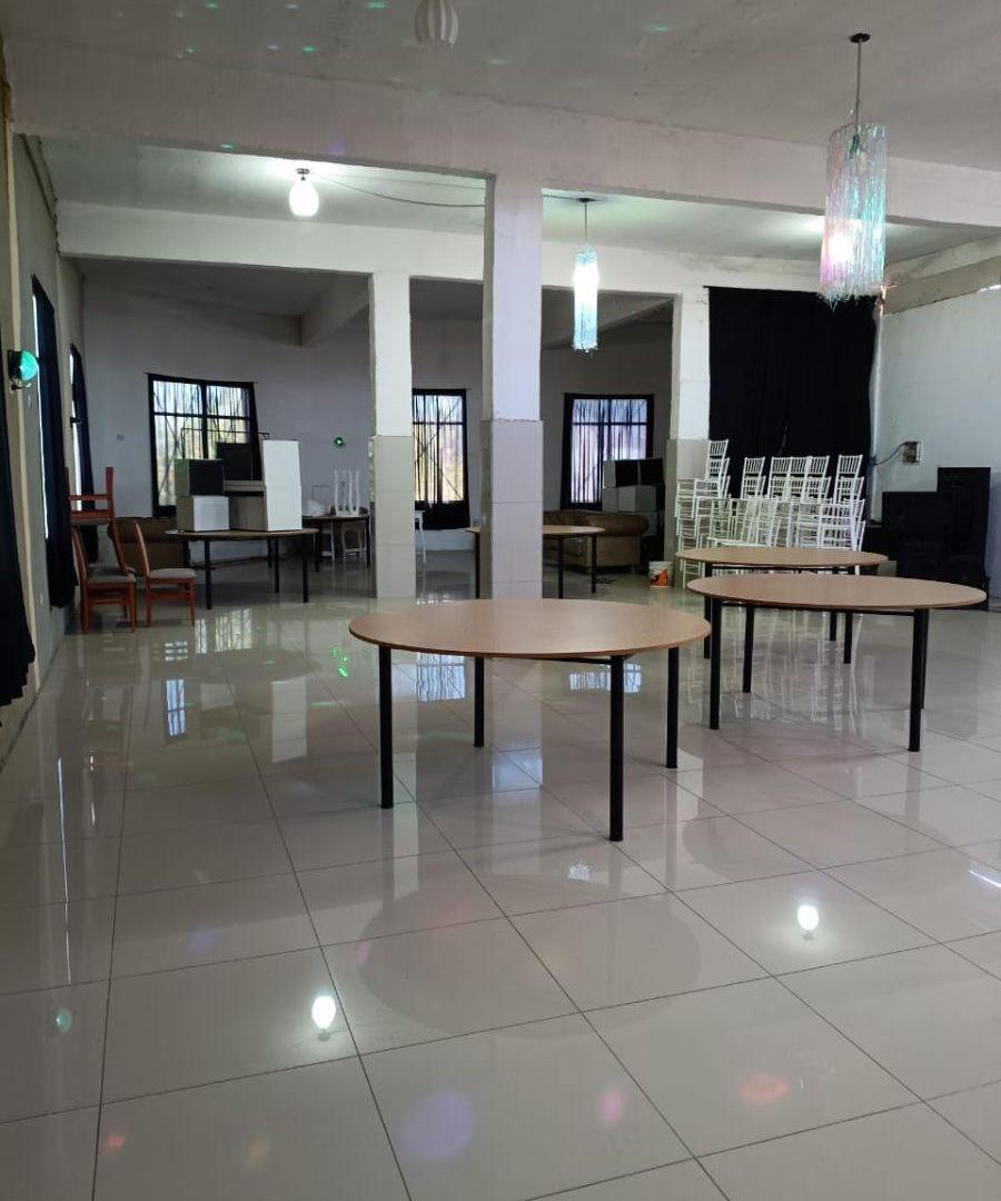 Foto de Salon De 180m2 Ubicado En Isidro Casanova, Partido De La Matanza., imagen 1