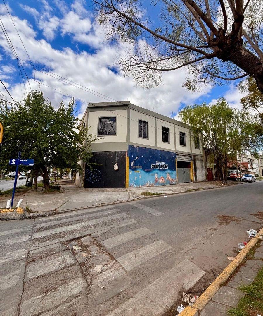 Foto de Salon De 180m2 Ubicado En Isidro Casanova, Partido De La Matanza., imagen 5