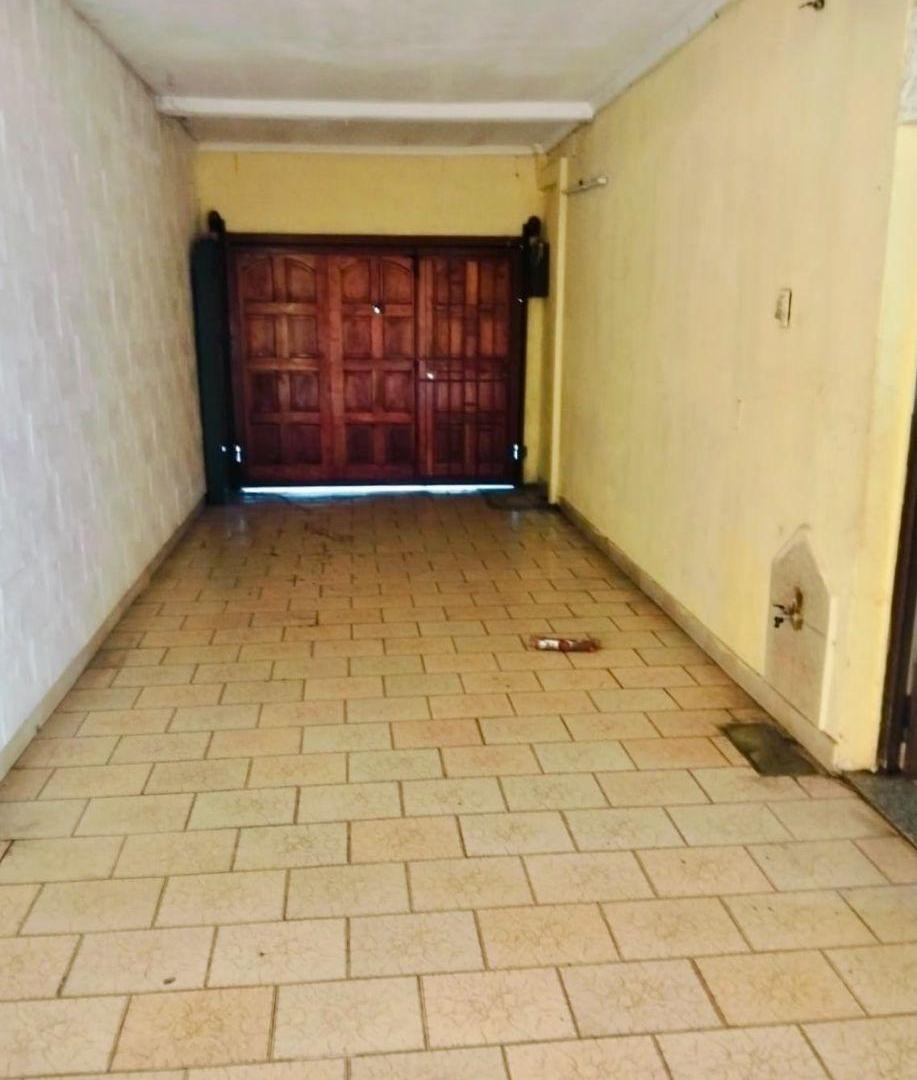 Foto de Casa de 3 ambientes con Garaje y patio ubicada en San Justo, Partido de, imagen 2
