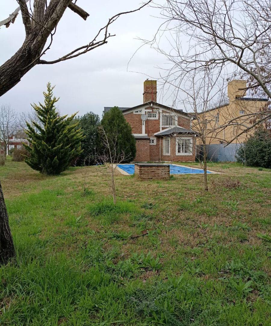 Foto de Casa Quinta Con Pileta Y Amplio Terreno Ubicado En Barrio Cerrado, La, imagen 2
