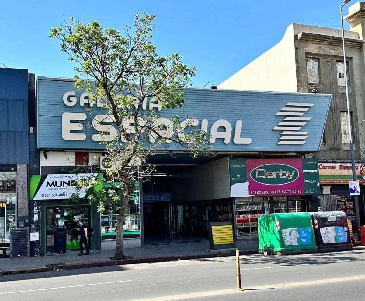 Alquiler local comercial en galería Espacial 1