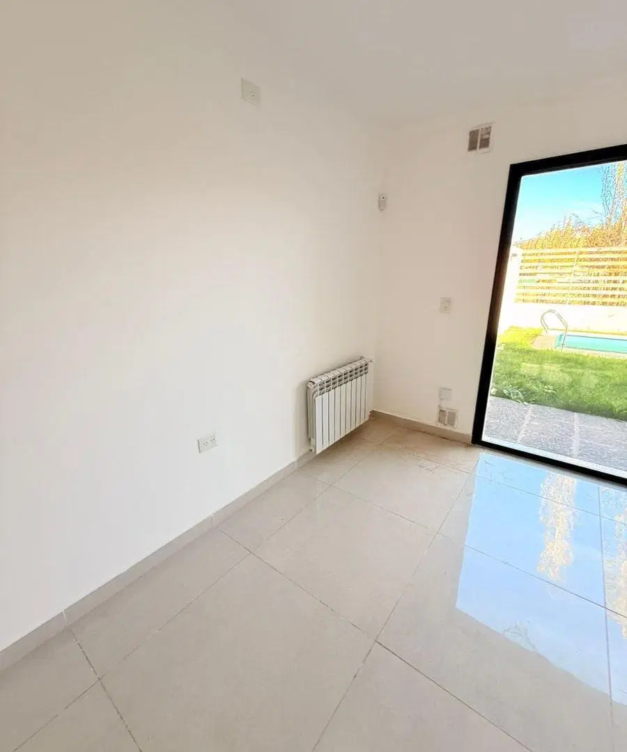 VENTA DUPLEX 3 DORM. CON PILETA, B° TIERRA MANSA, CENTENARIO 4