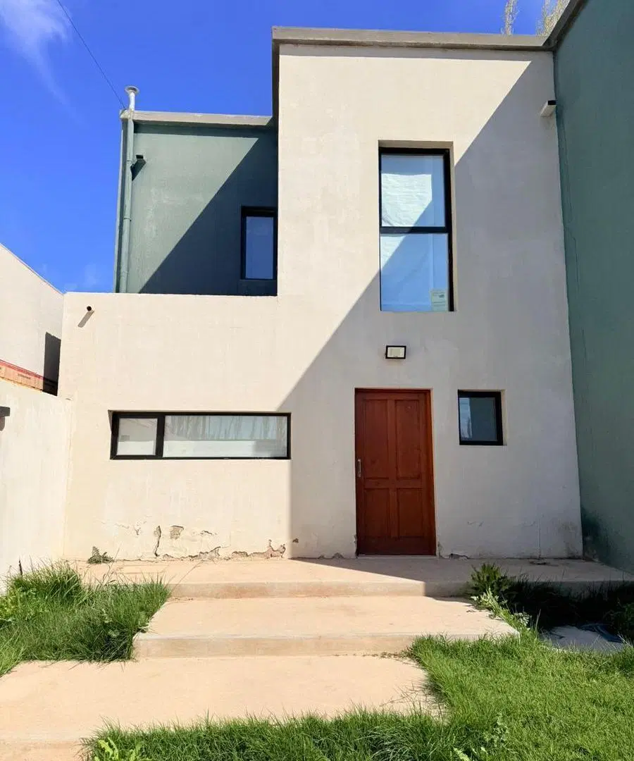 VENTA DUPLEX 3 DORM. CON PILETA, B° TIERRA MANSA, CENTENARIO 2