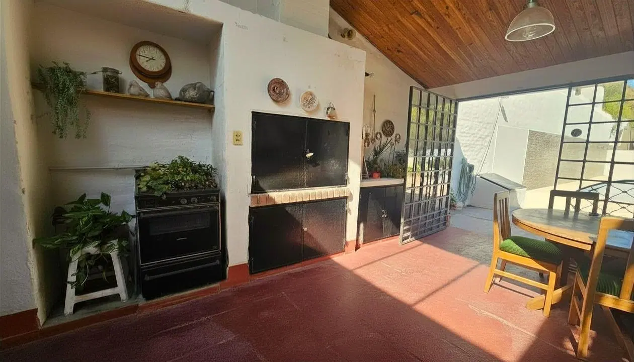 Venta Casa 3 dormitorios con Pileta, B° Jardines del Rey, Neuquén 4