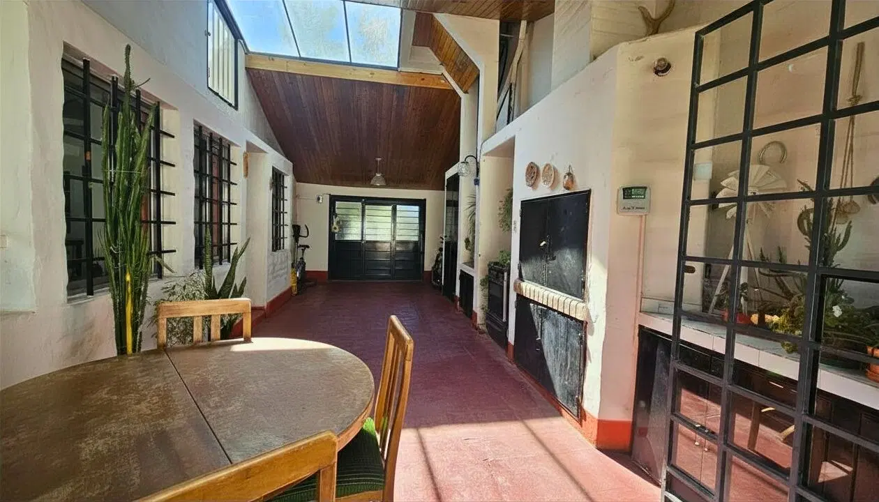 Venta Casa 3 dormitorios con Pileta, B° Jardines del Rey, Neuquén 3