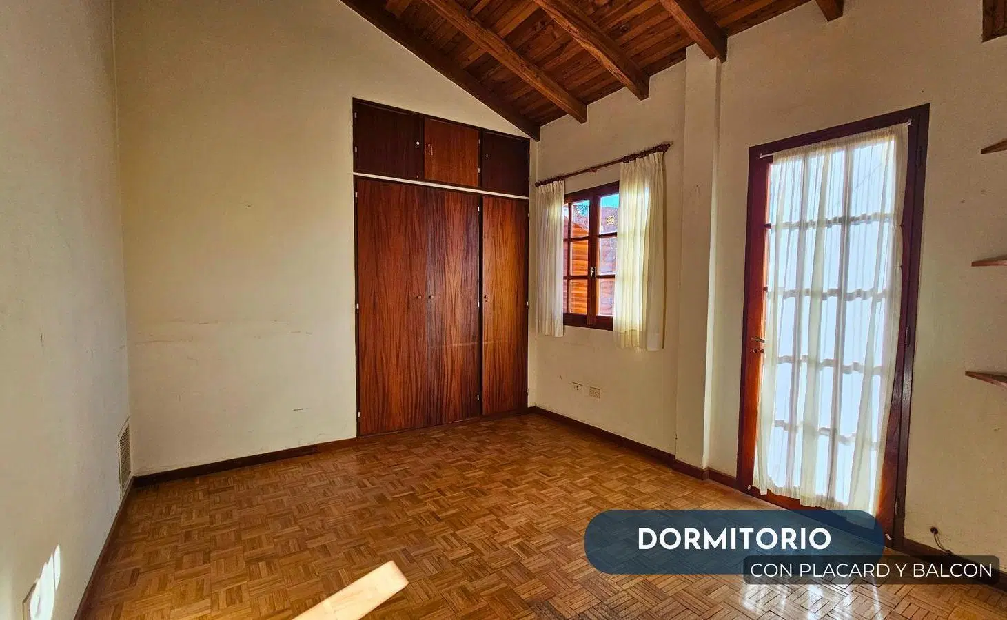 Venta Casa 5 dormitorios con Pileta en B° Jardines del Rey - Neuquén 2