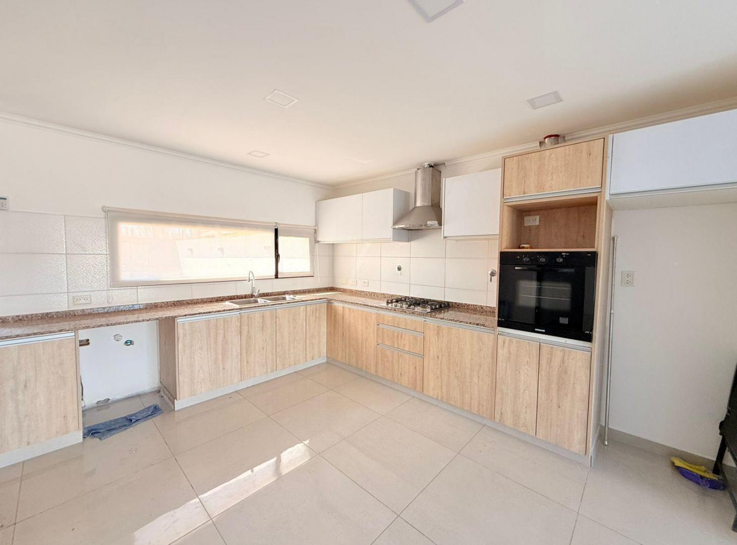 Foto de ALQUILER DUPLEX 3 DORM. CON PILETA, B° TIERRA MANSA, CENTENARIO, imagen 4
