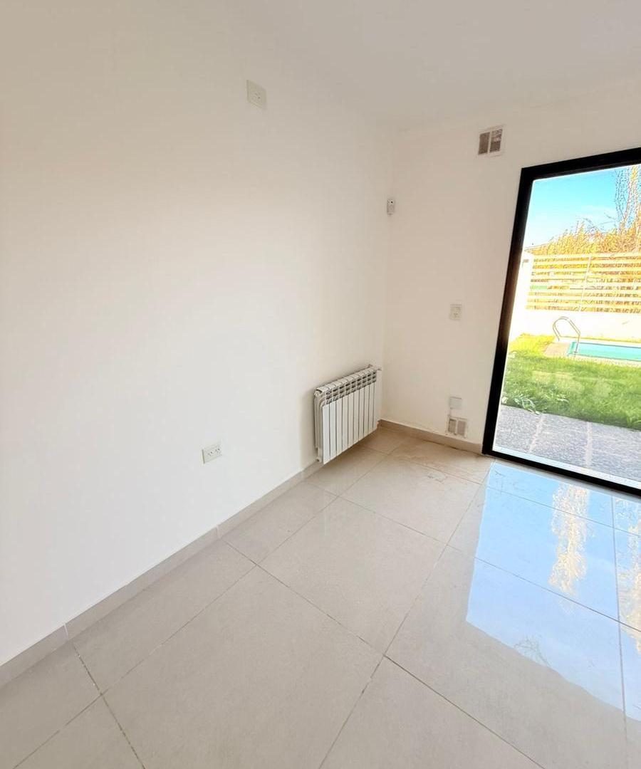 Foto de ALQUILER DUPLEX 3 DORM. CON PILETA, B° TIERRA MANSA, CENTENARIO, imagen 5