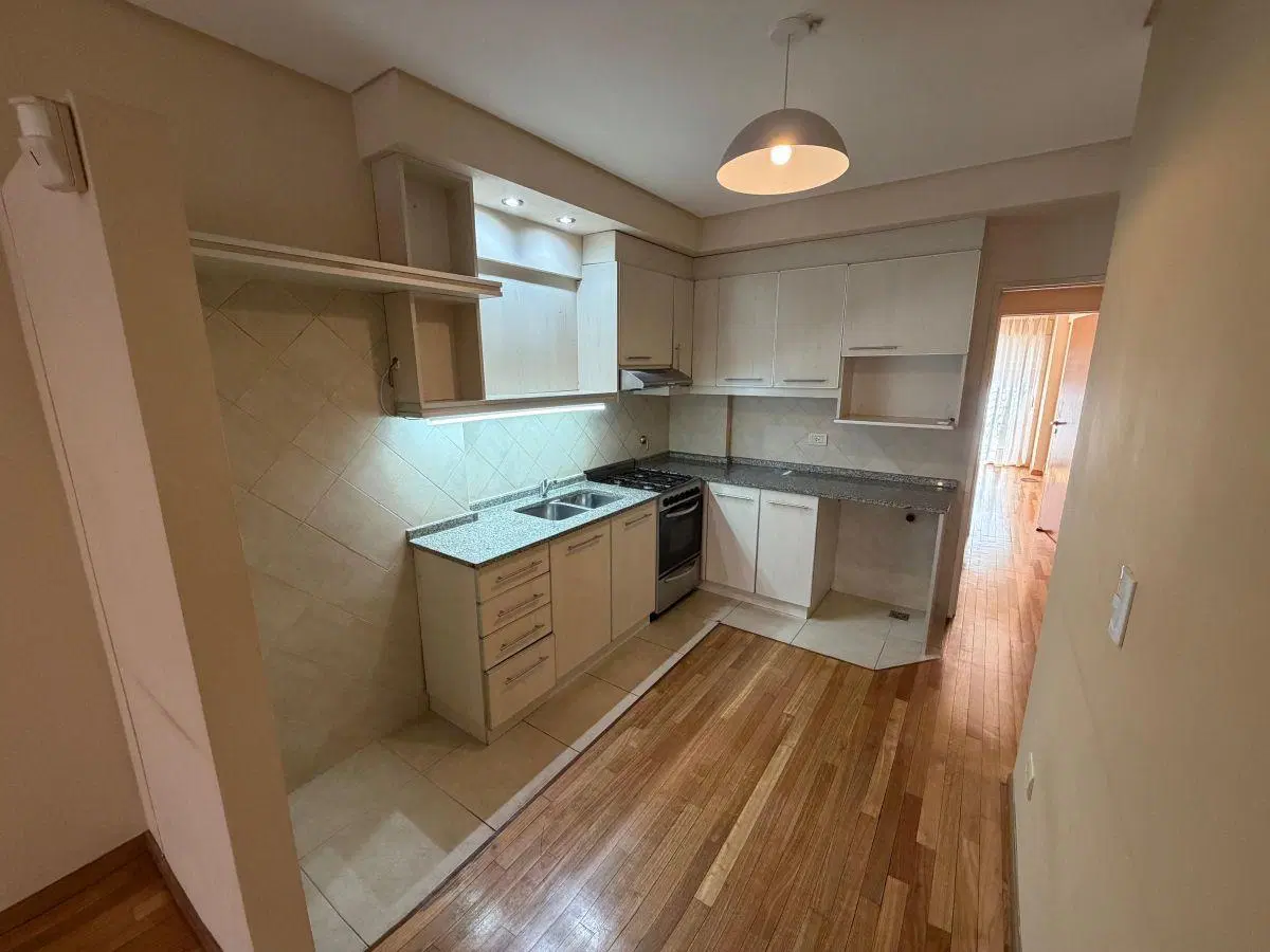 Alquiler Semipiso de categoría, 2 ambientes con Balcón y Cochera 5