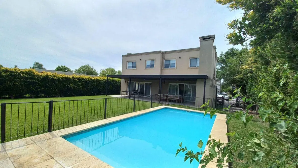 Casa de 250 m2 con 3 habitaciones en venta en Ayres Plaza 3