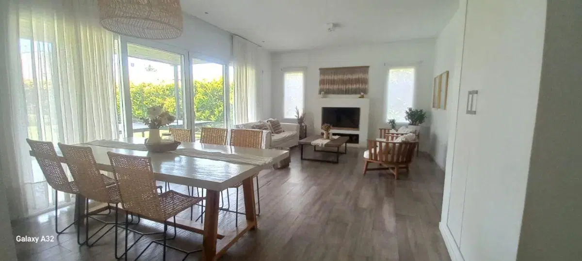Casa de 250 m2 con 3 habitaciones en venta en Ayres Plaza 4