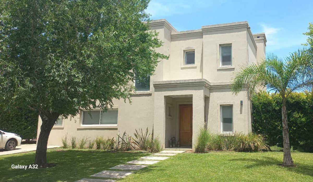 Casa de 250 m2 con 3 habitaciones en venta en Ayres Plaza