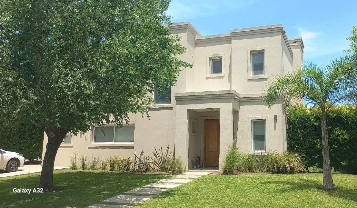 Casa de 250 m2 con 3 habitaciones en venta en Ayres Plaza 1