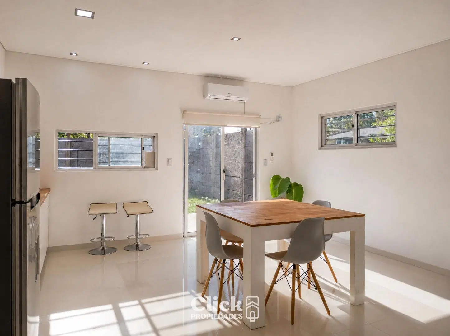 CASA | 2 AMBIENTES | PILETA | COCHERA | PATIO | EXCELENTE UBICACIÓN 4