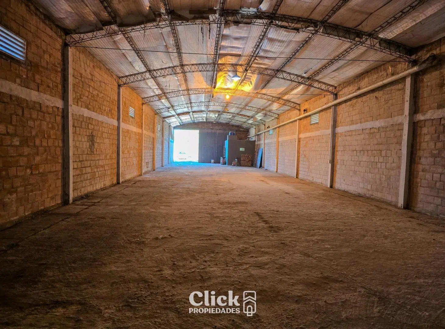 GALPÓN | 450 M² CUBIERTOS | 1.050 M² LIBRES | MÚLTIPLES USOS | RESISTENCIA 4