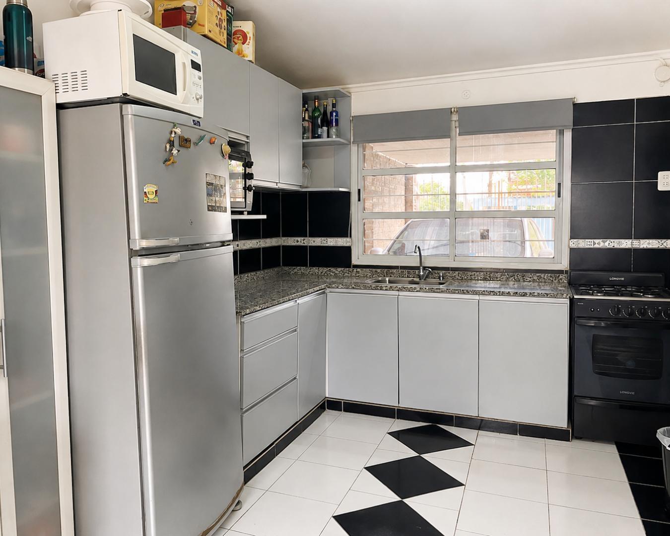 Foto de CASA | 3 DORMITORIOS | COCINA REFACCIONADA | PATIO | COCHERA |, imagen 3