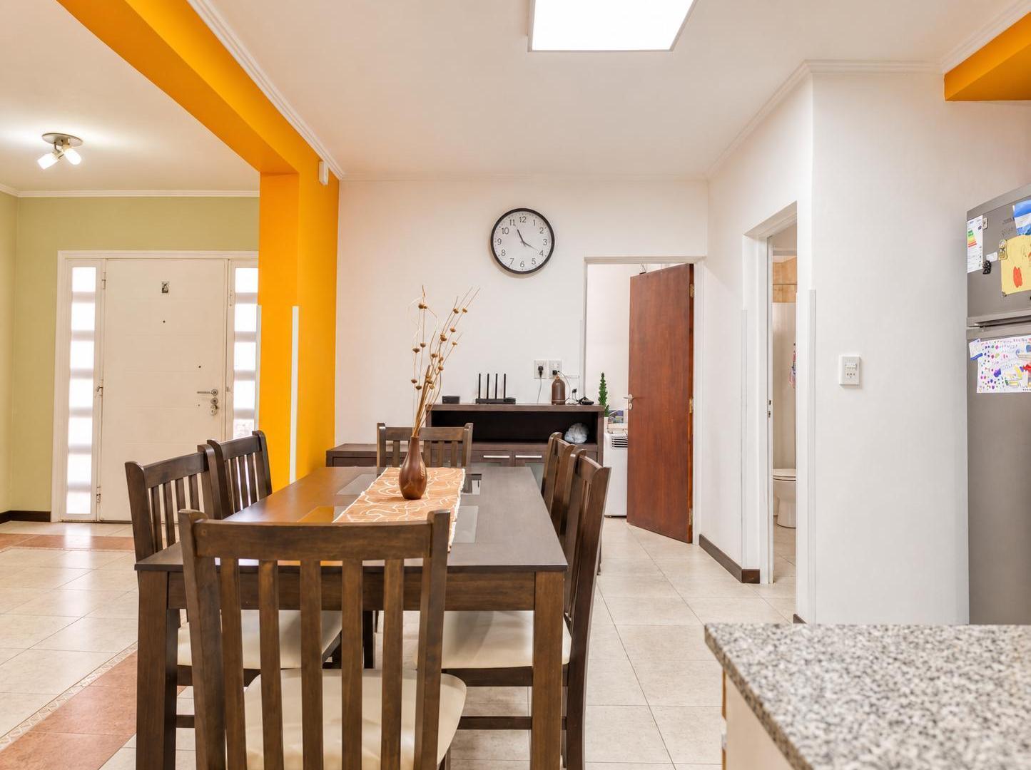 Foto de CASA | 4 AMBIENTES | SUITE | IMPECABLE | COCHERA DOBLE | ZONA NORTE, imagen 2