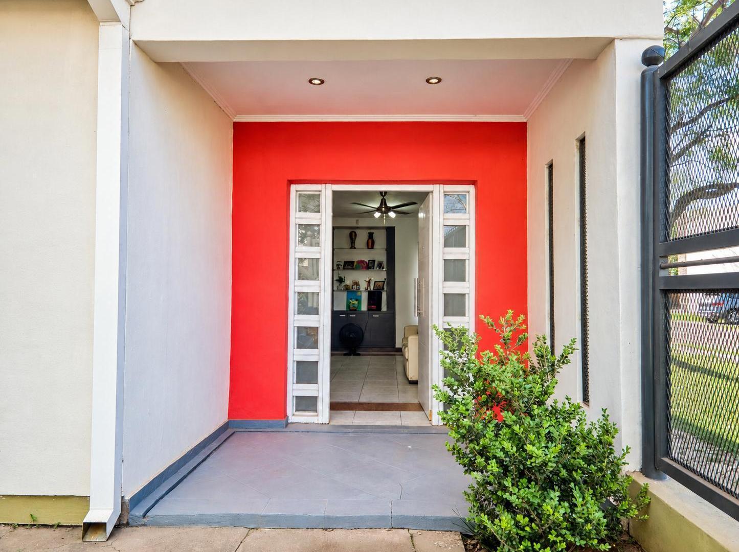 Foto de CASA | 4 AMBIENTES | SUITE | IMPECABLE | COCHERA DOBLE | ZONA NORTE, imagen 3