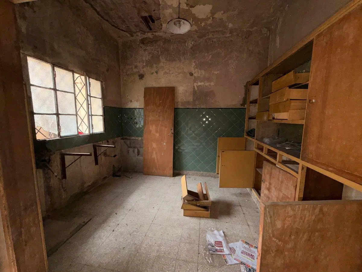 Casa con dos locales a refaccionar en San Martín 4