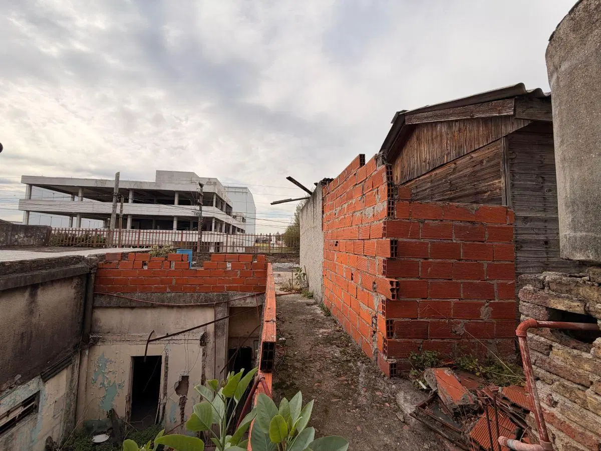 Casa con dos locales a refaccionar en San Martín 5