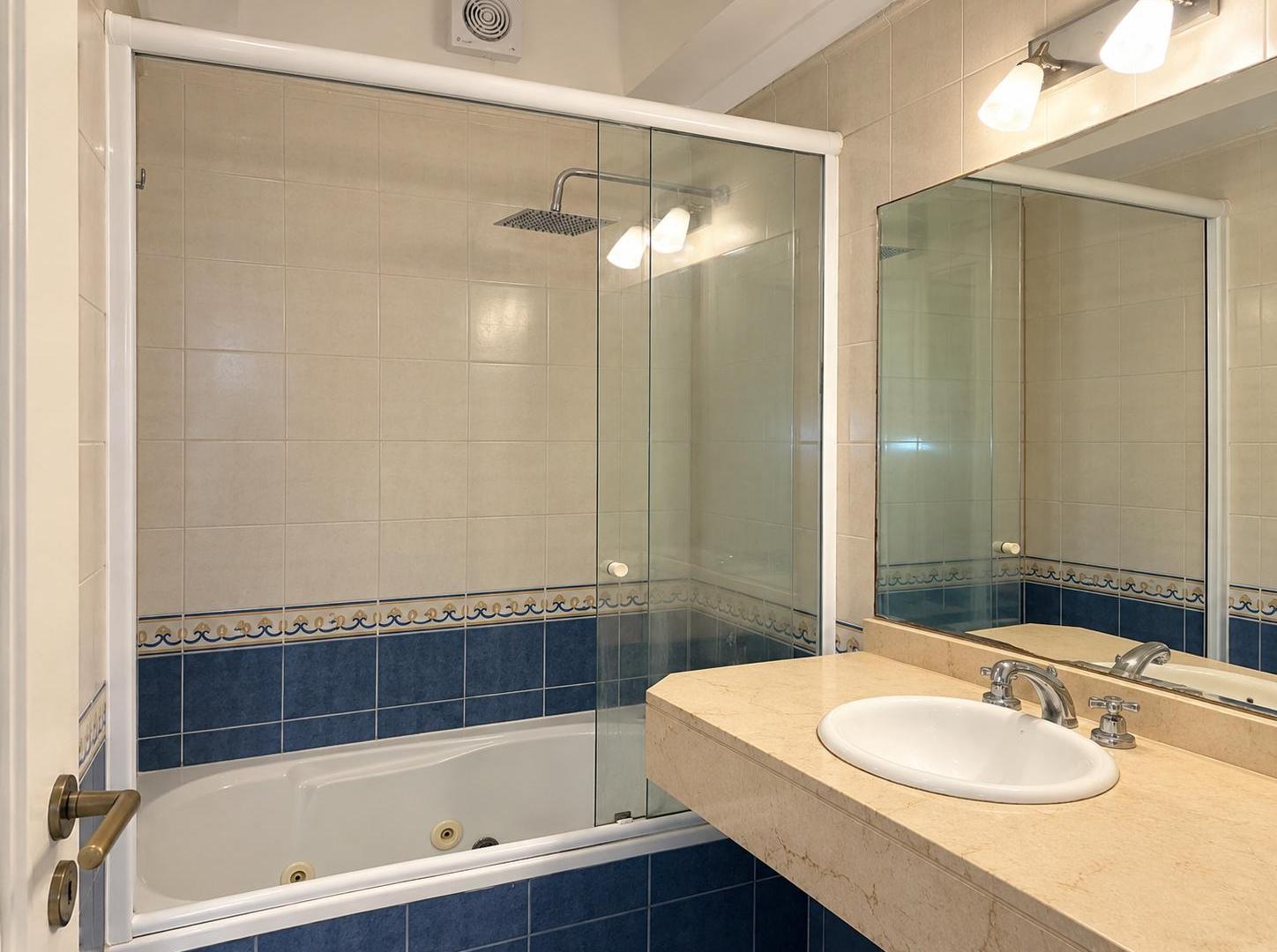 Foto de Alquiler de departamento 3 ambientes AMOBLADO en RECOLETA, imagen 5