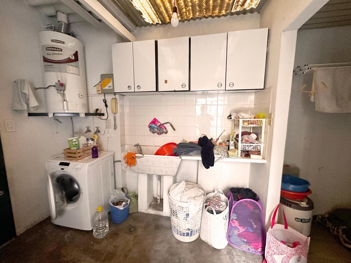 Venta Casa de Estilo en Villa del Parque 2