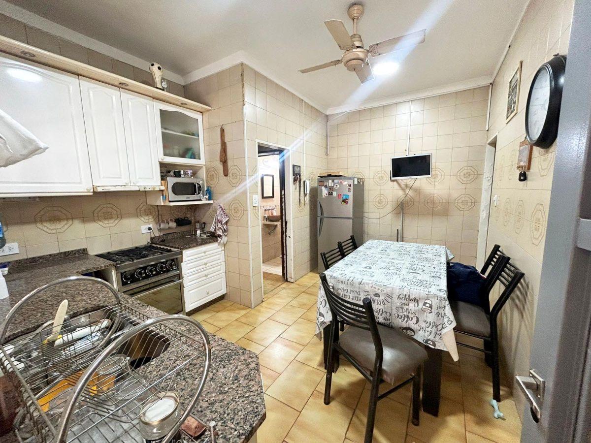 Foto de Venta Casa 4 Ambientes con Jardín y Pileta en Villa del Parque, imagen 4