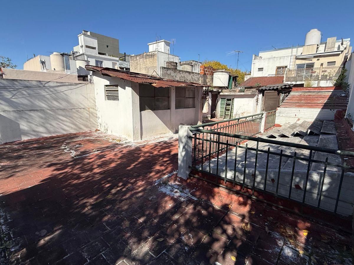 Foto de Venta Casa de 5 Ambientes con Terraza Propia en Monte Castro, imagen 1