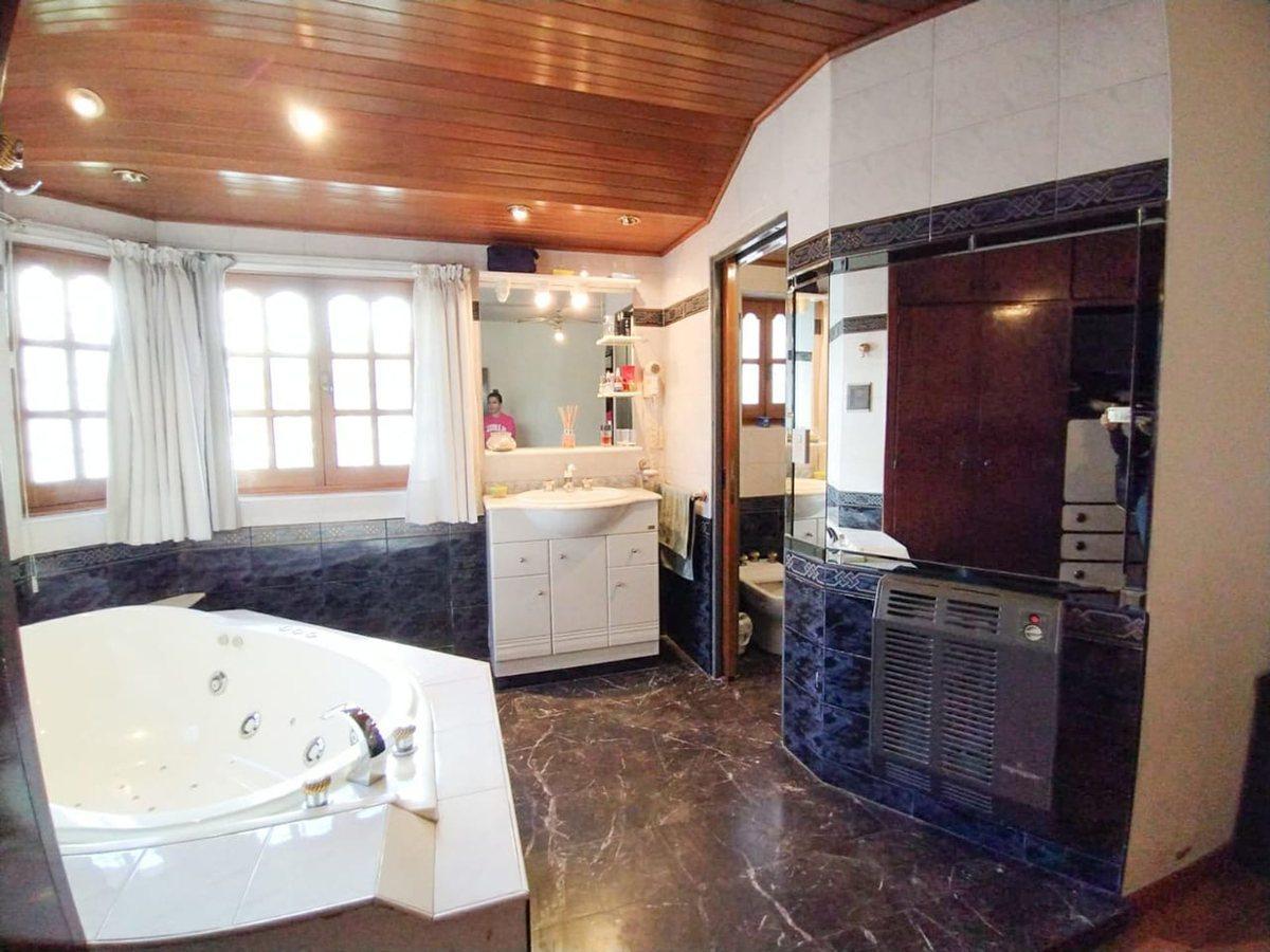 Encantadora y Práctica Casa 1er Etapa Barrio Santa 3