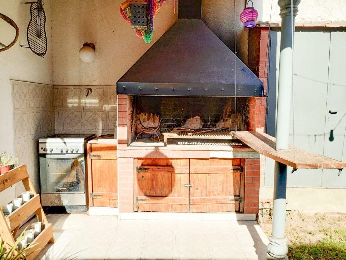 Encantadora y Práctica Casa 1er Etapa Barrio Santa 3