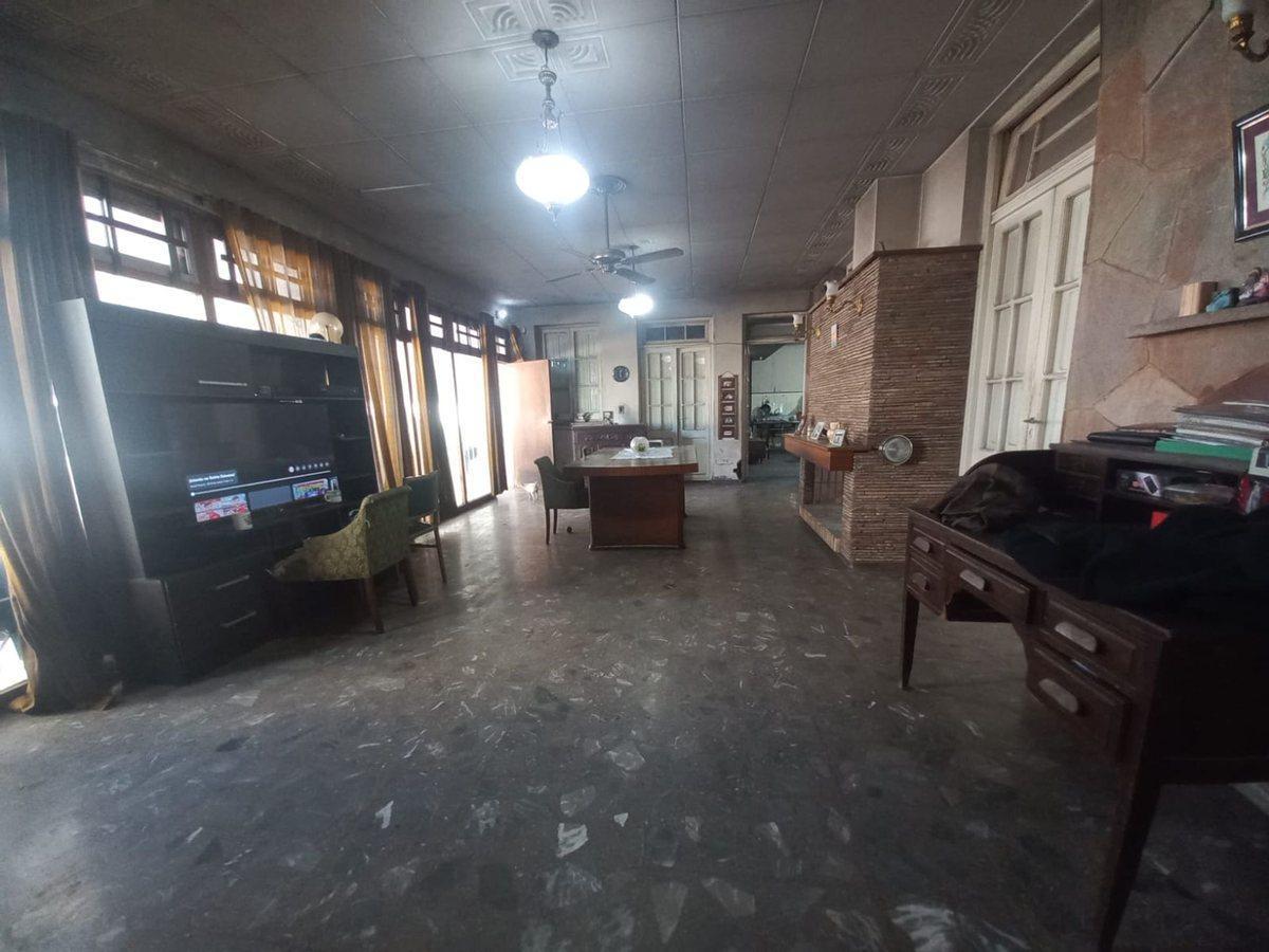 Remax Vendimia Vende Casa y Galpon en Ciudad 4