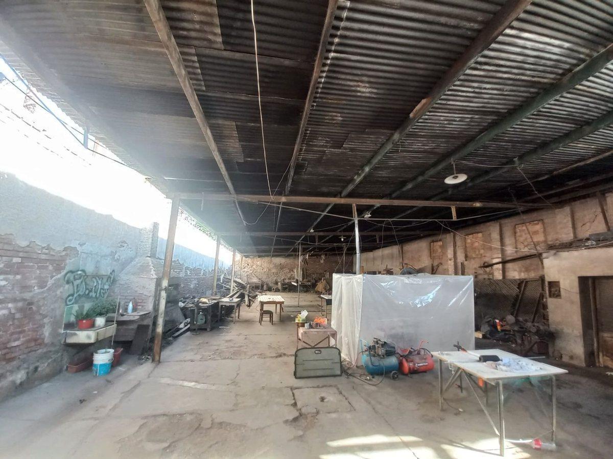 Remax Vendimia Vende Casa y Galpon en Ciudad 3