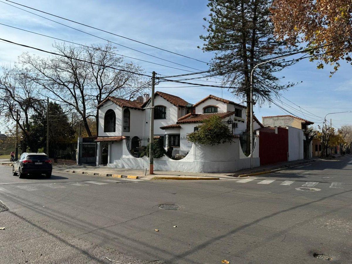Casa Colonial Multifuncion con Reformas de Nivel 1