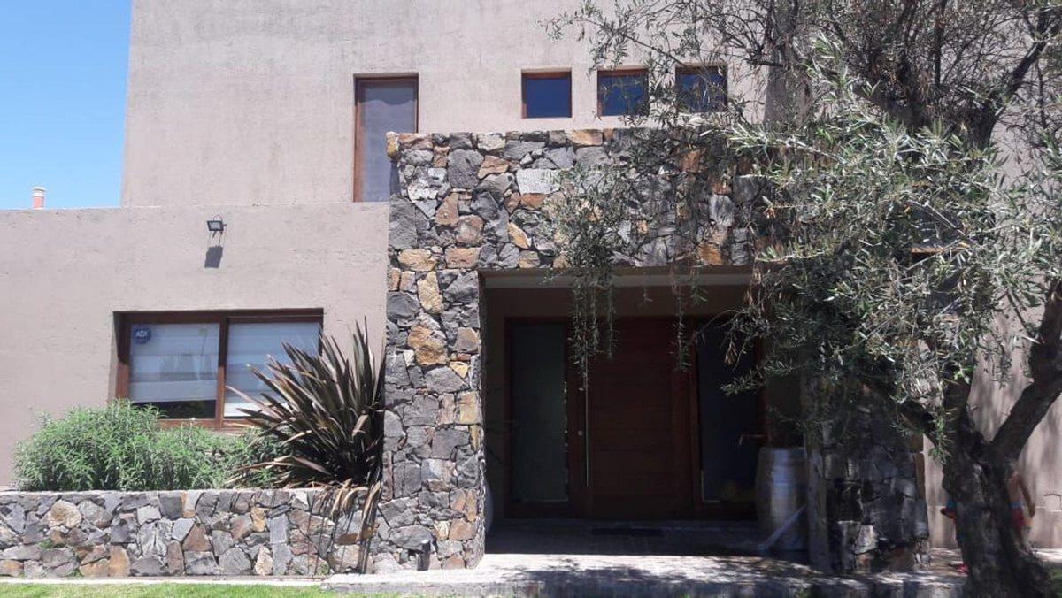 Hermosa Casa en Chacras de Coria Vista Al Plata 2