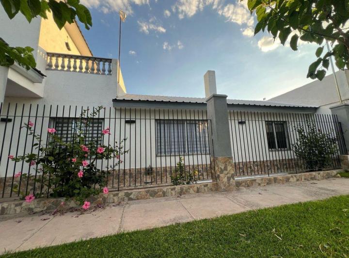MODERNA Y AMPLIA VIVIENDA 2 DORMITORIOS 1