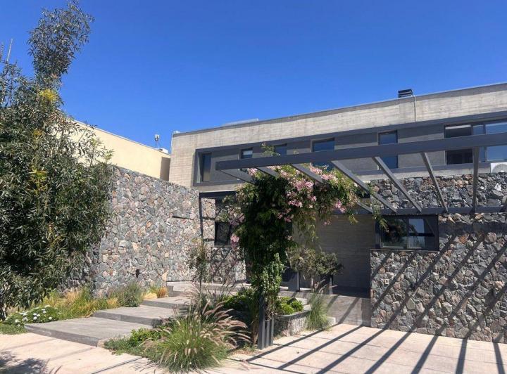 CASA EN VENTA EN BARRIO PRIVADO EN MENDOZA 2