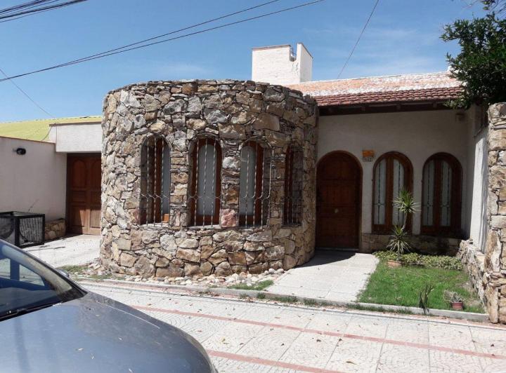 CASA 3 DORMITORIOS, BARRIO RECONQUISTA, LAS HERAS 2