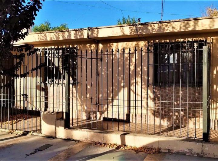 REMAX VENDE CASA EN INMEJORABLE ZON DE TUNUYAN 2