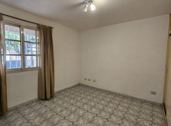 VENTA departamento amplio y luminoso, B°Santa Ana 5