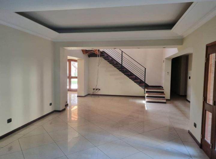 HERMOSA CASA DE CATEGORIA EN CIUDAD 3