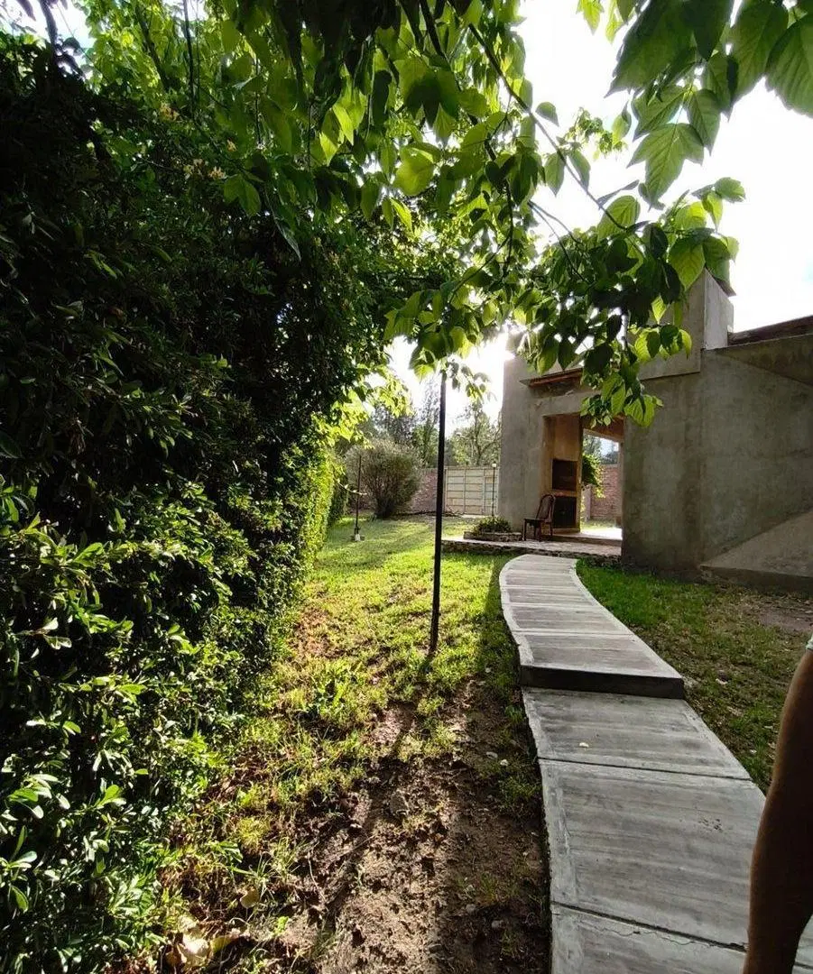 CASA EN VENTA EN VISTALBA (LIMITE LAS COMPUERTAS) 2
