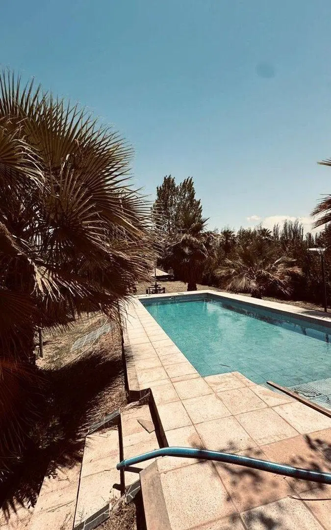 Excelente Propiedad con Piscina 2
