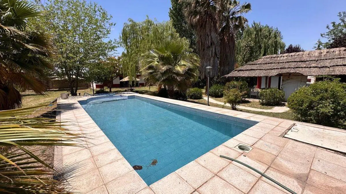 Excelente Propiedad con Piscina 5