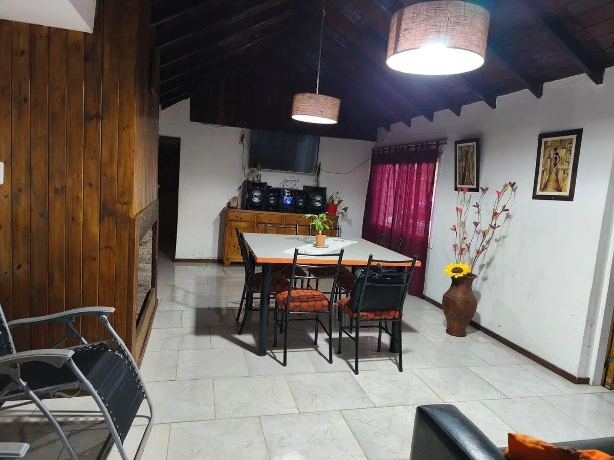 CASA + PISCINA + SALON COM Y OFIC. LAS COMPUERTAS. 2