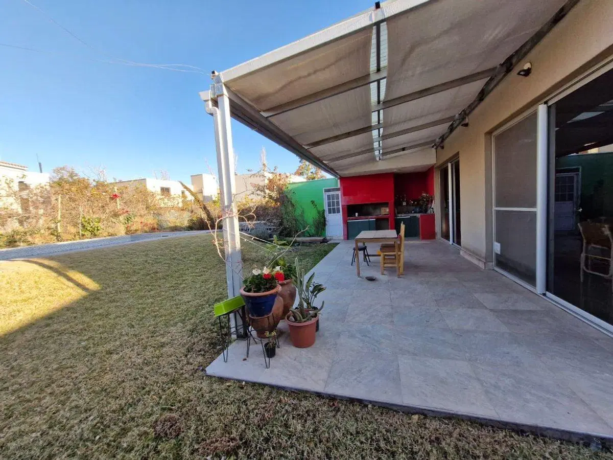 VENTA DE HERMOSA CASA EN BARRIO LAGOS DEL TORREON 3
