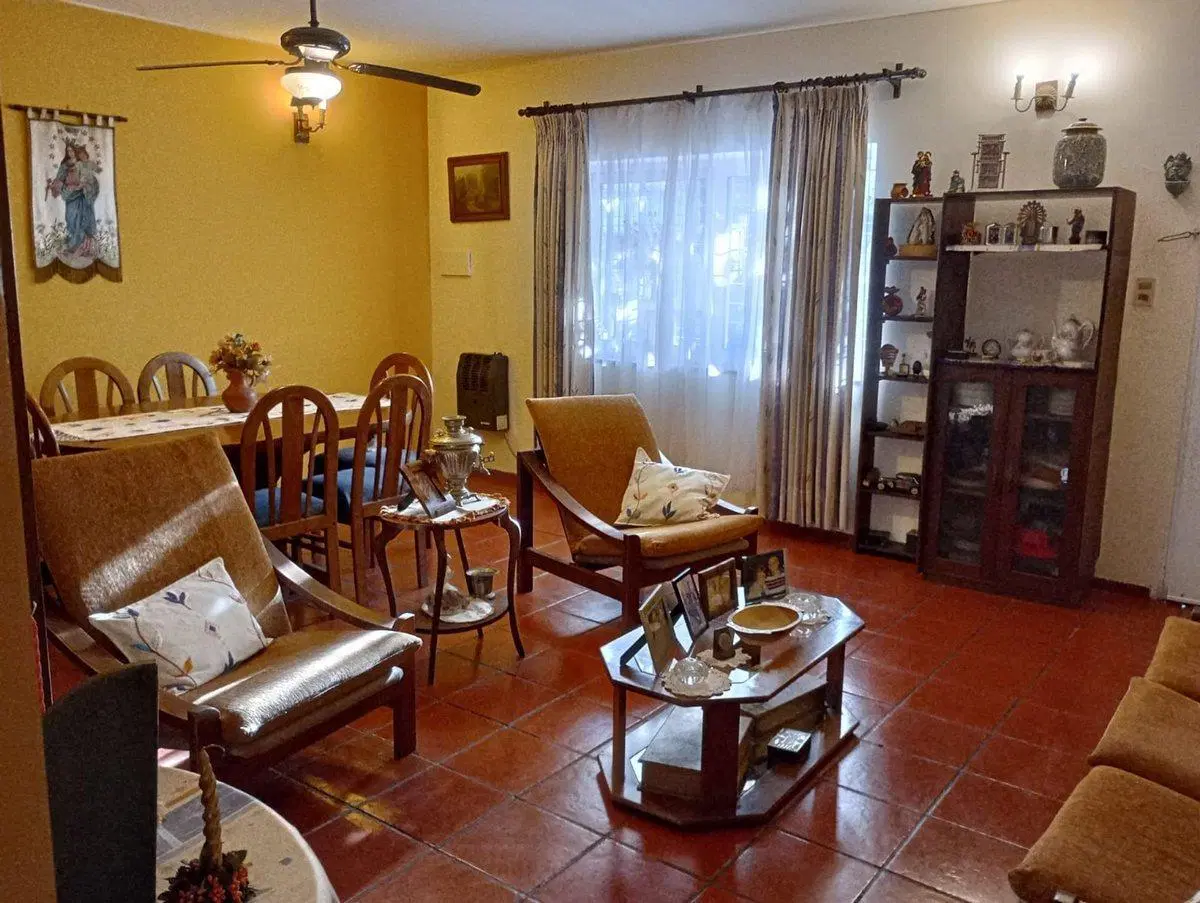 CASA 4 DORMITORIOS, CON PISCINA, CIUDAD DE MENDOZA 4