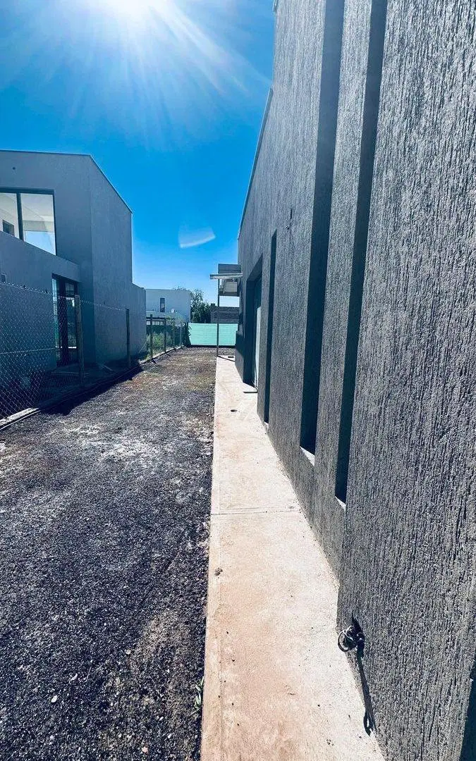 Excelente casa a estrenar en LAR de Vieytes III 3