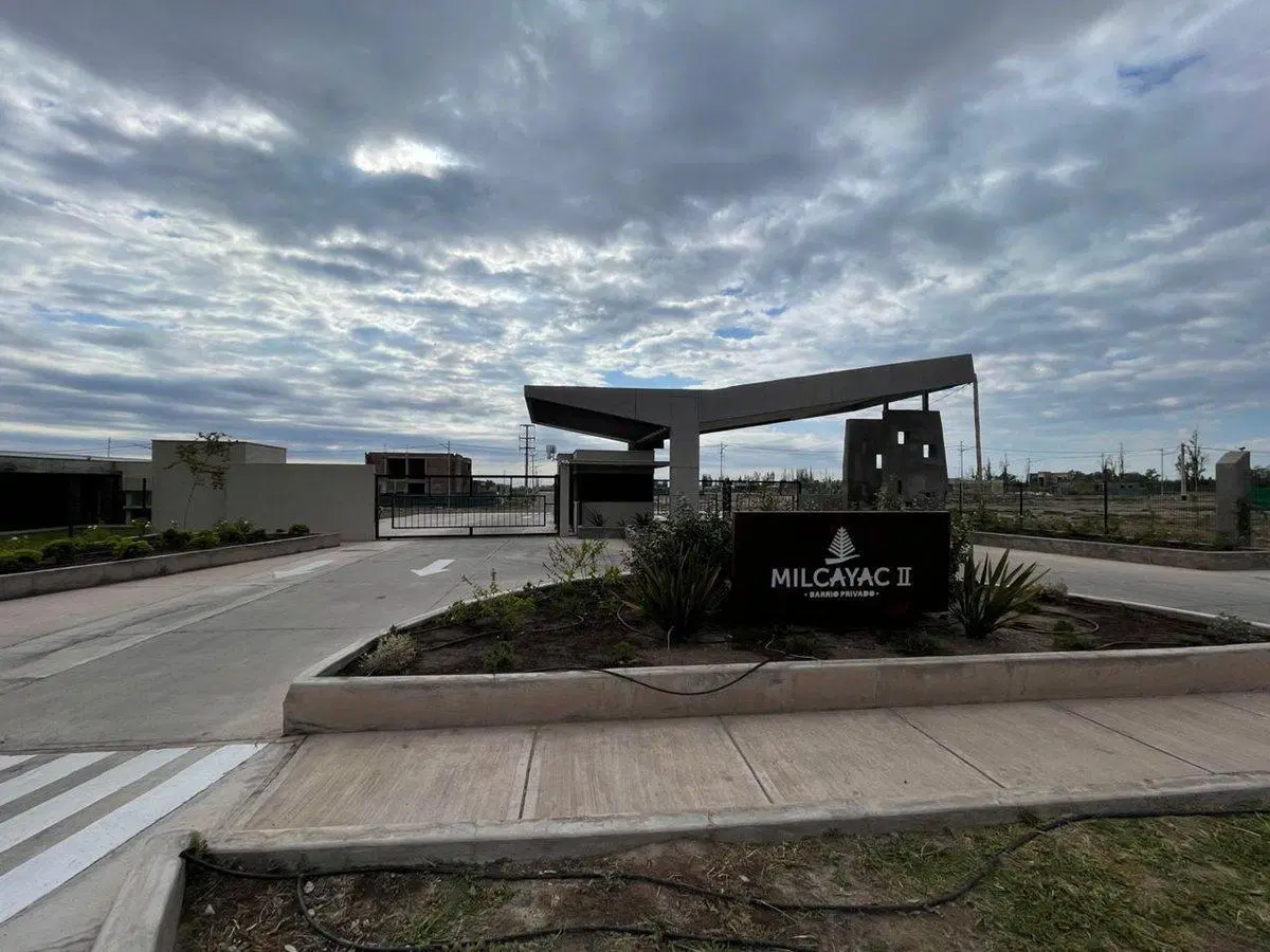 REMAX VENDE INMEJORABLE LOTE EN BARRIO MILCAYAC 2 2